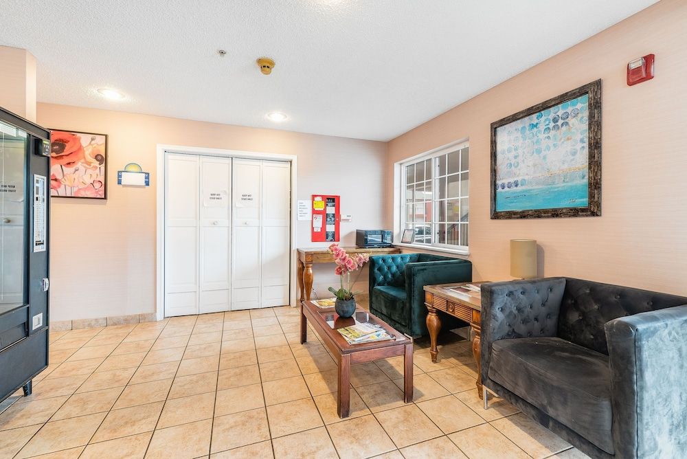 Days Inn by Wyndham Federal Way 2