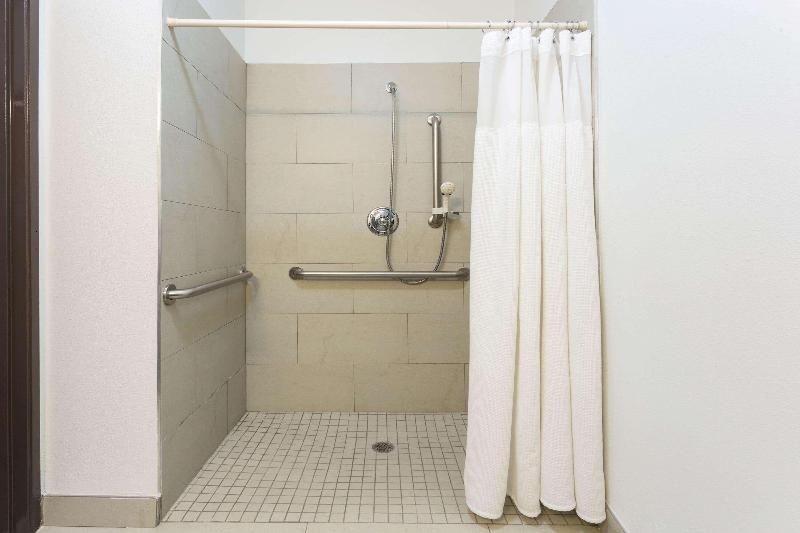 Wingate by Wyndham Gurnee 2