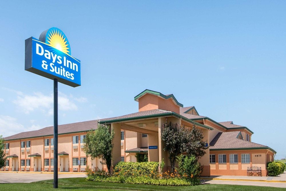 Days Inn & Suites by Wyndham Wichita 2 stelle a Wichita