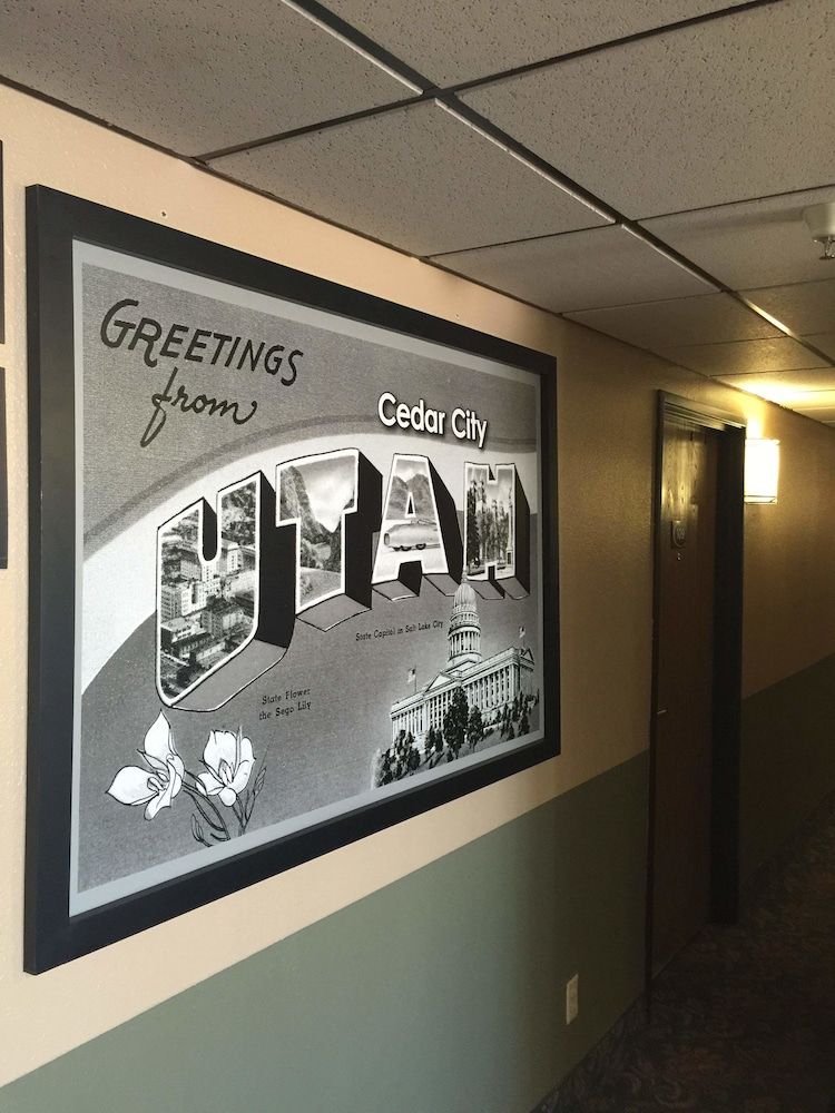 Super 8 by Wyndham Cedar City 3