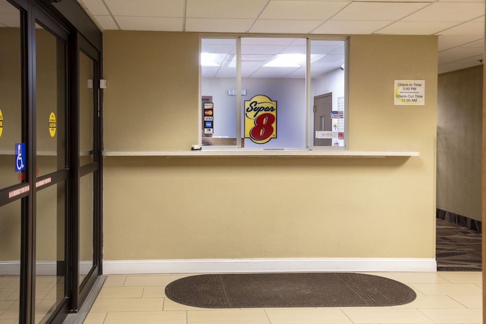 Super 8 by Wyndham St Charles 2