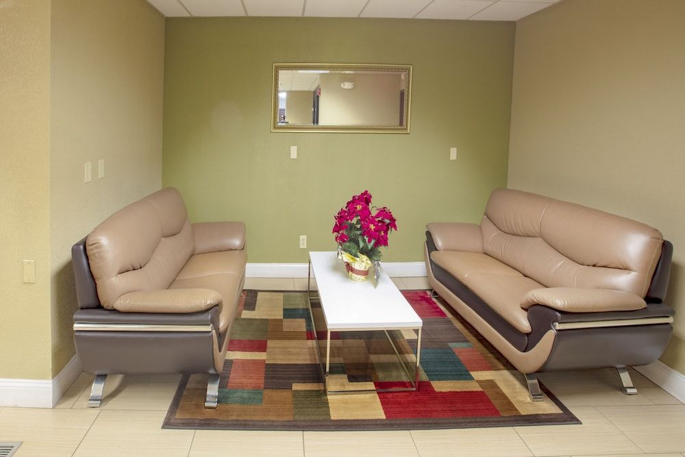 Super 8 by Wyndham St Charles 3