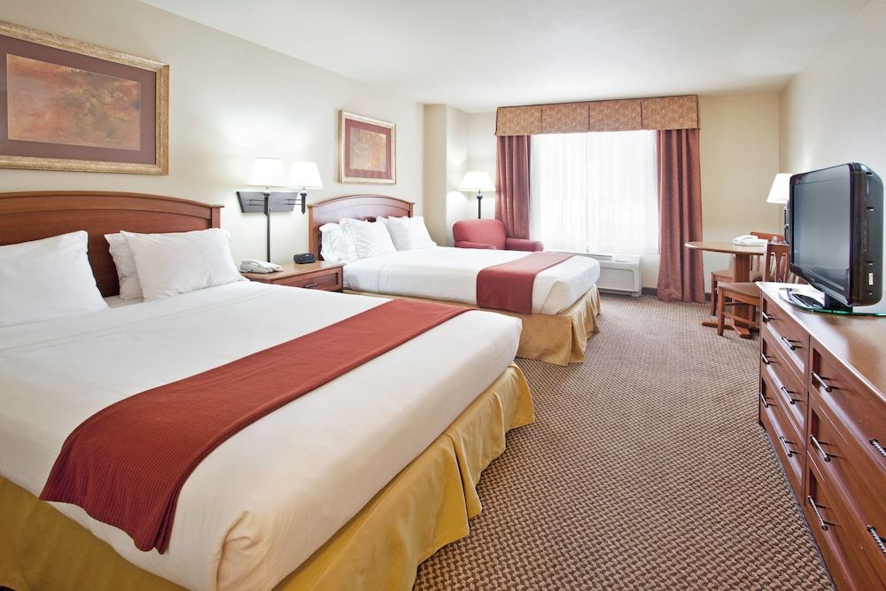 Holiday Inn Express & Suites Cedar City by IHG 2