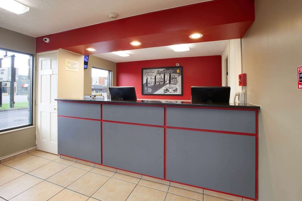 Super 8 by Wyndham Sandusky 3