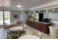 Days Inn & Suites by Wyndham Arlington Heights