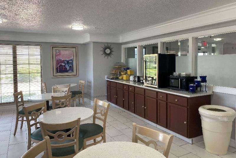 Days Inn & Suites by Wyndham Arlington Heights 2 étoiles à Arlington Heights