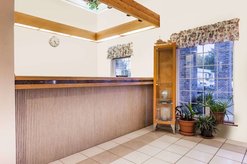 Days Inn by Wyndham Ocean Shores 3