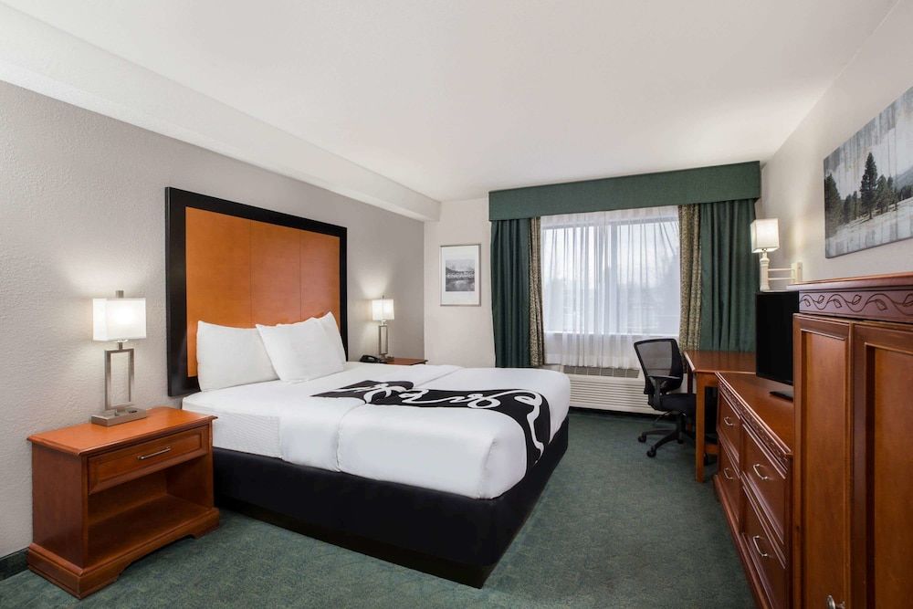 La Quinta Inn by Wyndham Everett 3