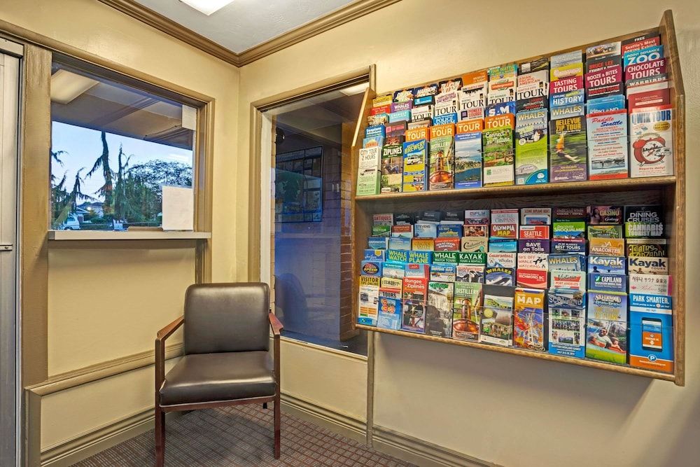 Travelodge by Wyndham Everett City Center 2