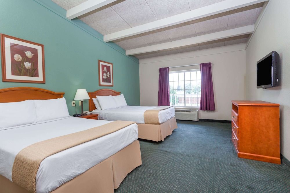 Days Inn & Suites by Wyndham Lexington 3