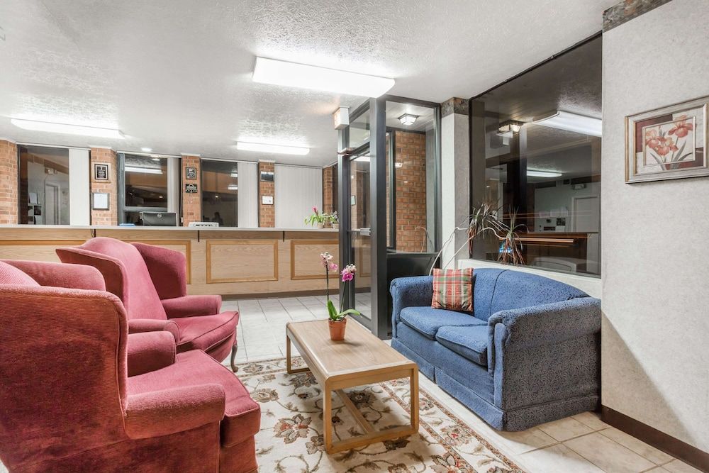 Days Inn by Wyndham Bedford 2