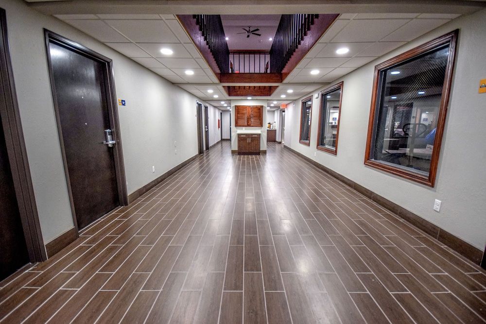 Days Inn & Suites by Wyndham Wisconsin Dells 2