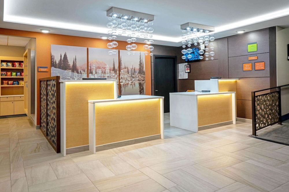 La Quinta Inn & Suites by Wyndham Seattle Federal Way 2