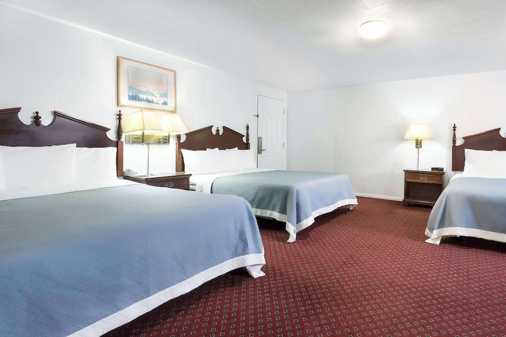 Travelodge by Wyndham Las Vegas NM 1