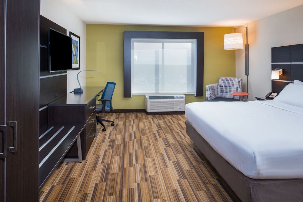 Holiday Inn Express Hotel & Suites Bismarck by IHG 3