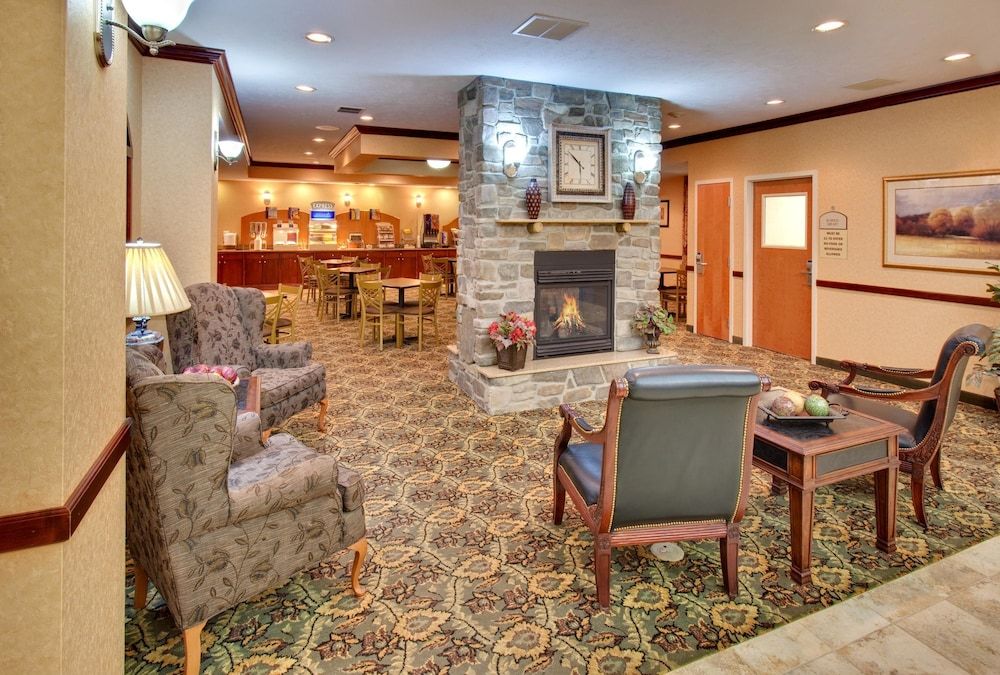 Holiday Inn Express Hotel & Suites Bismarck by IHG 2
