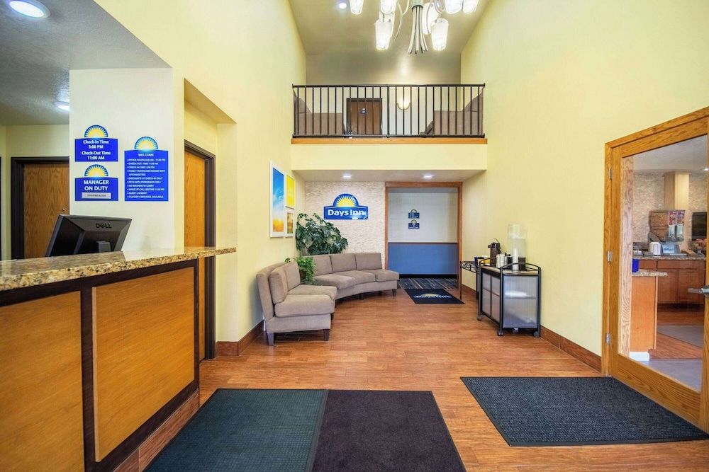 Days Inn by Wyndham Evansdale Waterloo 3