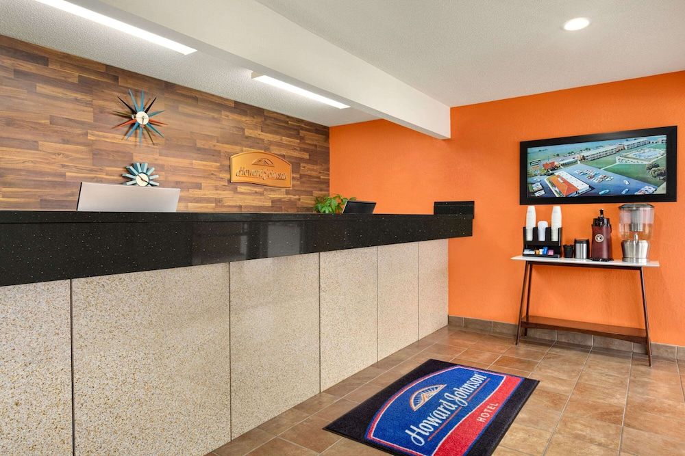 Howard Johnson by Wyndham Waterloo/Cedar Falls 3