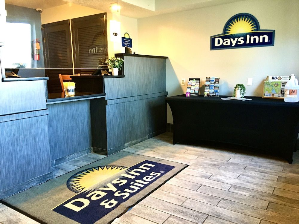 Days Inn & Suites by Wyndham Traverse City 3