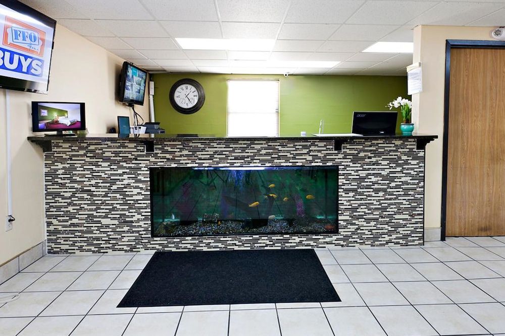 Days Inn by Wyndham Park City Kansas 2