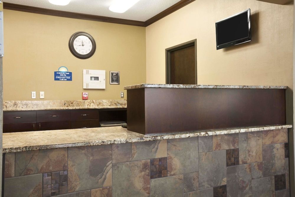 Days Inn by Wyndham Grand Forks Columbia Mall 2