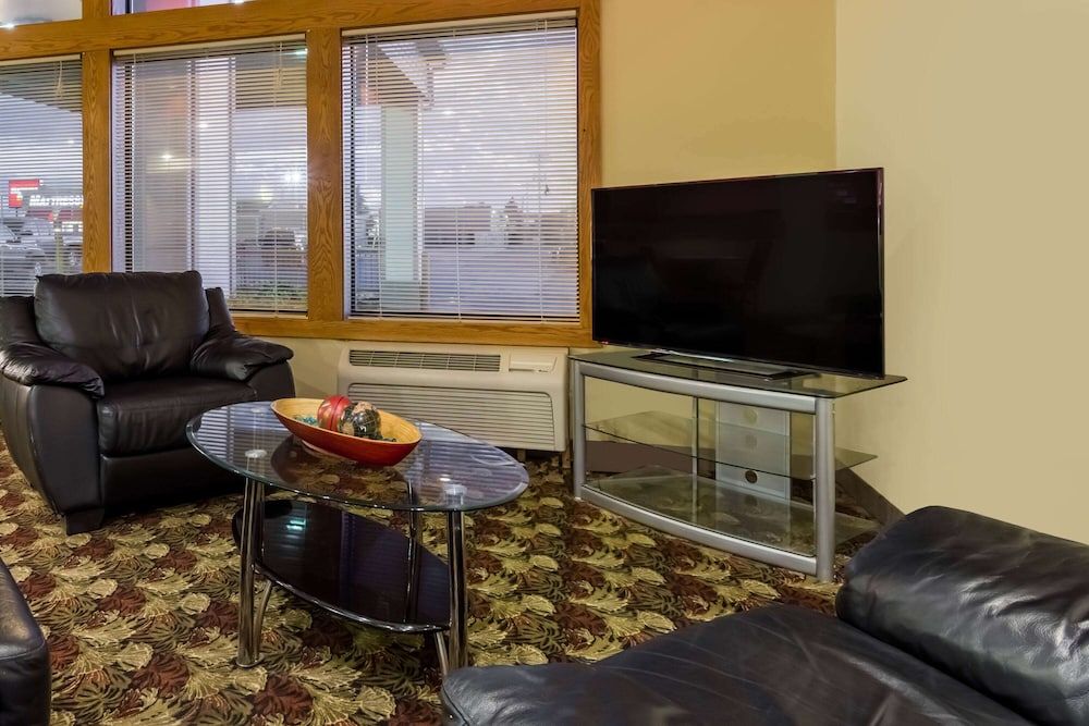 Super 8 by Wyndham Appleton 2