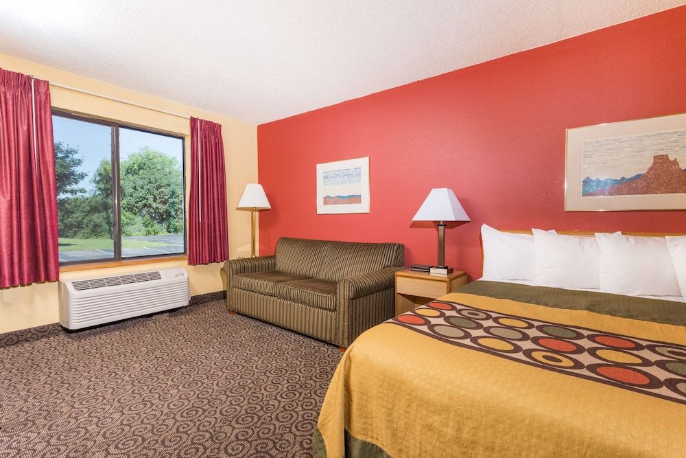 Super 8 by Wyndham Appleton 3