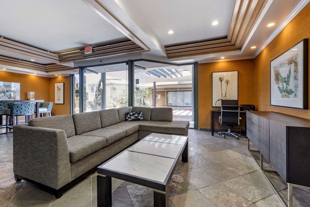 BW Encinitas Inn & Suites at Moonlight Beach 3