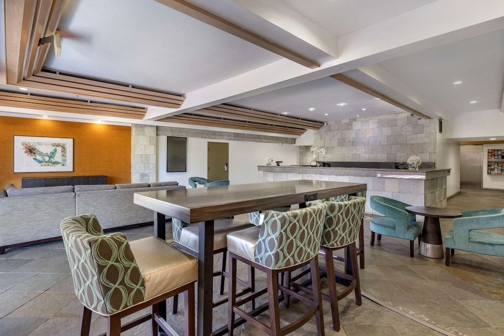 BW Encinitas Inn & Suites at Moonlight Beach 2