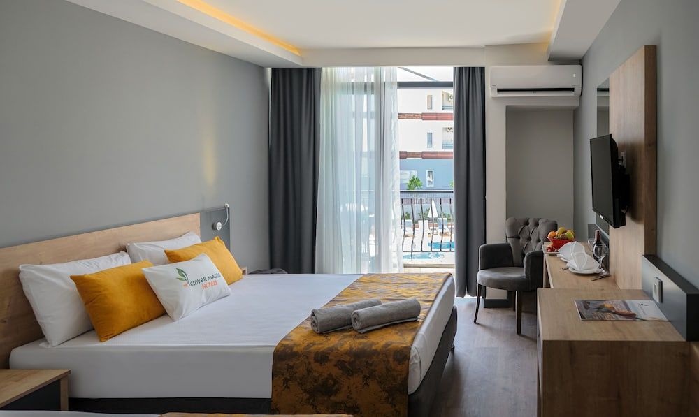 Clover Magic Park Side Otel 3