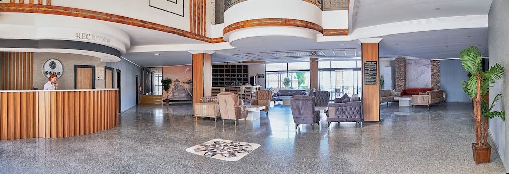 Clover Magic Park Side Otel 2