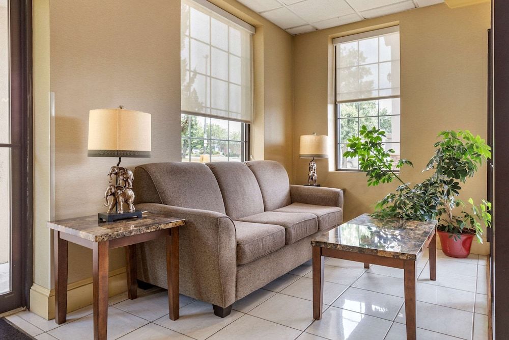 Quality Inn & Suites Hanes Mall 3