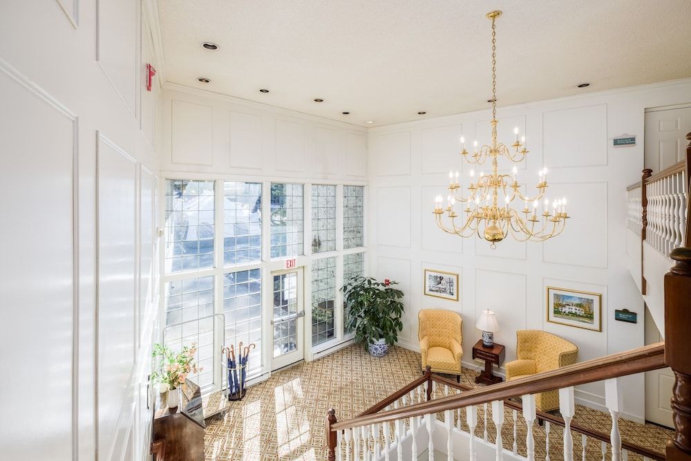 The Farmington Inn & Suites 2