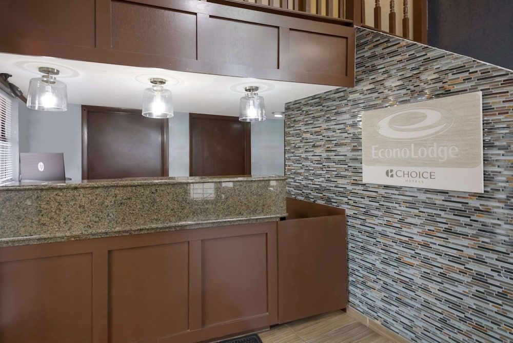Econo Lodge near The Domain - The Arboretum 3