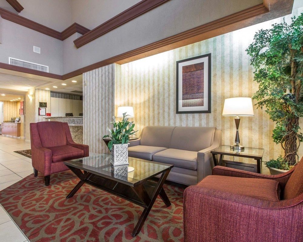 Comfort Suites (Palm Desert) 2