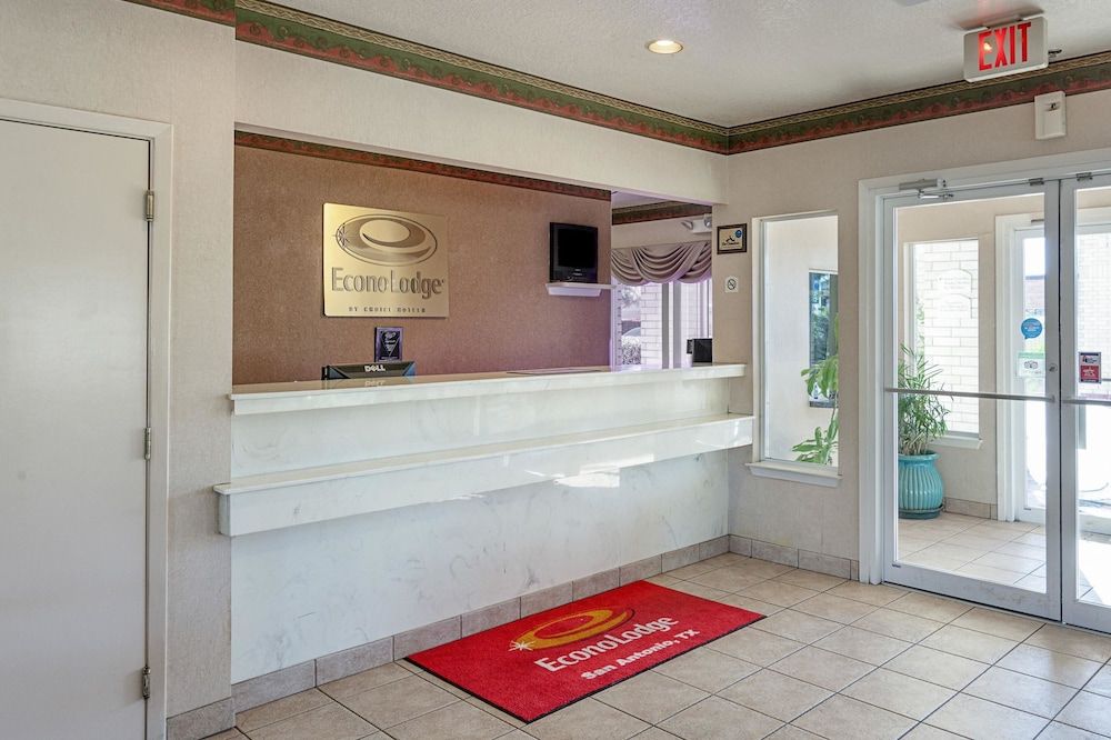 Econo Lodge Downtown South 2