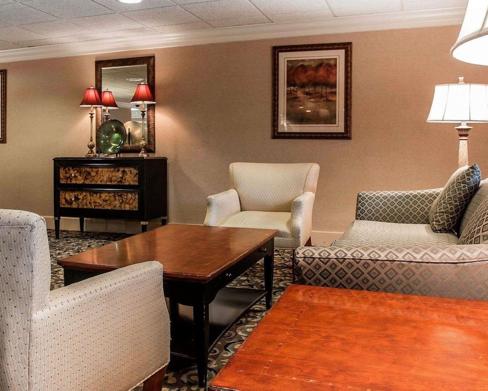 Comfort Inn Livonia 2