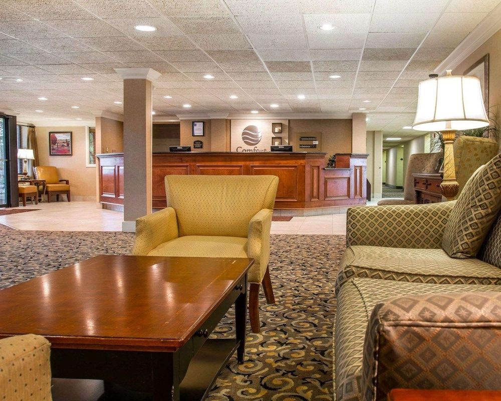 Comfort Inn Livonia 3