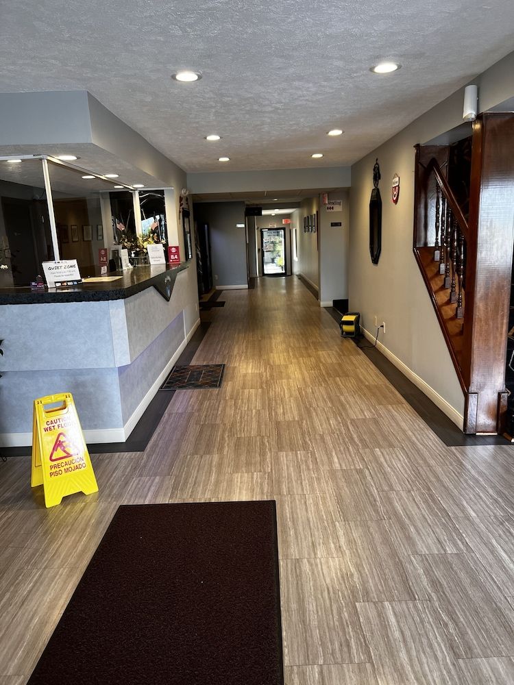 Sky Lodge Inn & Suites 2