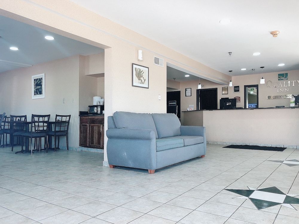 Quality Inn I-70 at Wanamaker 3