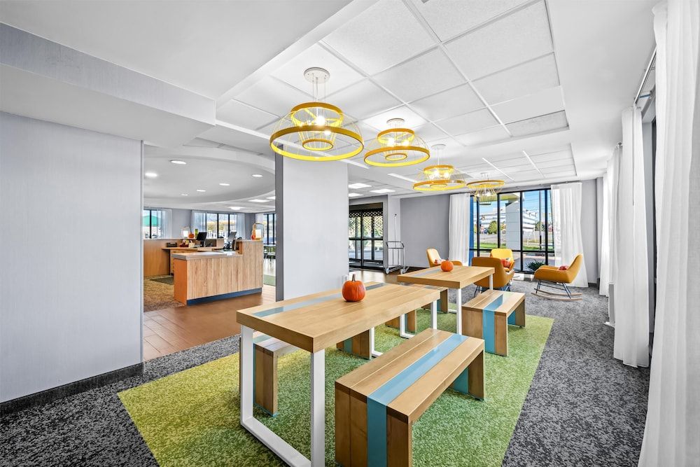 Spark by Hilton Cleveland Beachwood 2