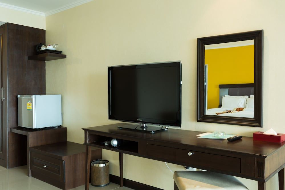 Royal Phala Cliff Beach Resort and Spa 3