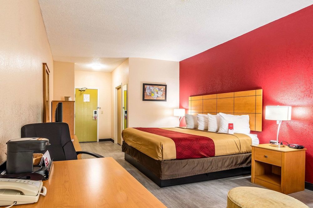 Econo Lodge at Wanamaker 3