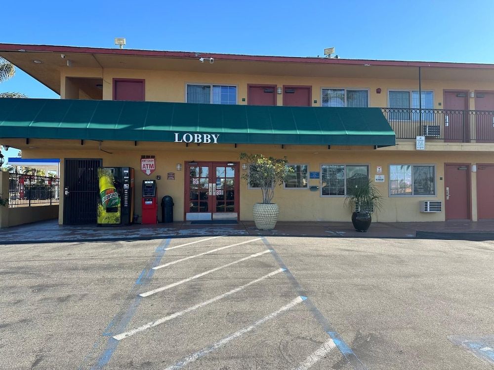 Econo Lodge Oceanside 2