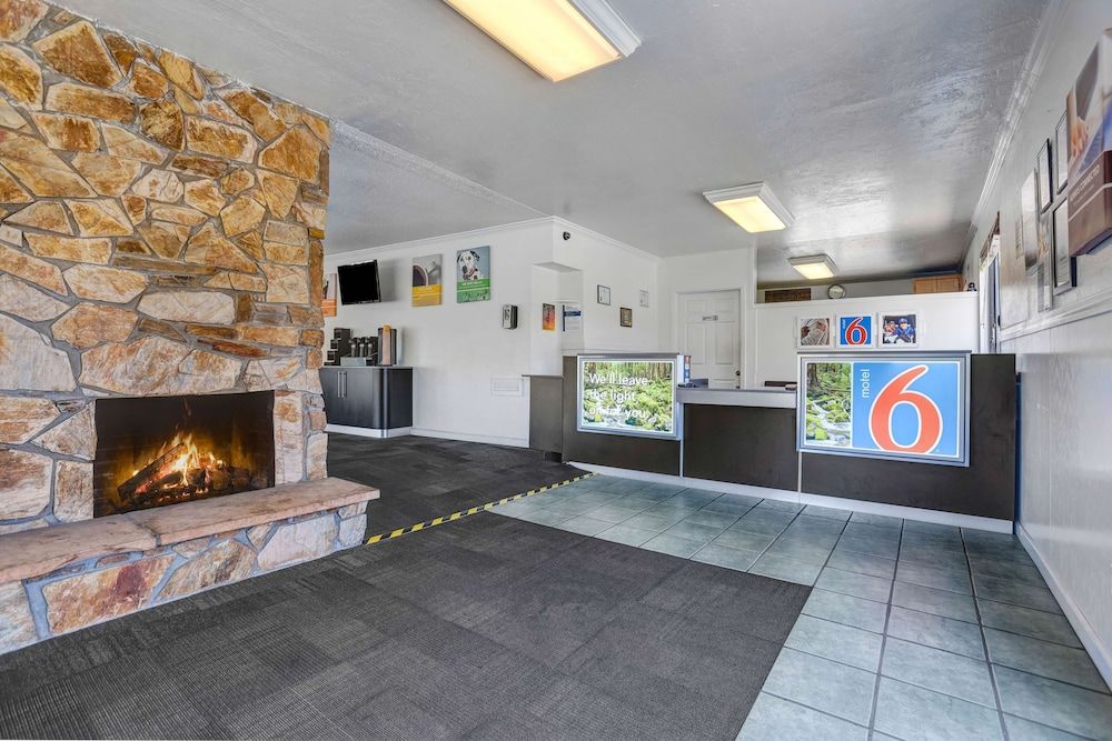 Motel 6 Fort Bragg 2