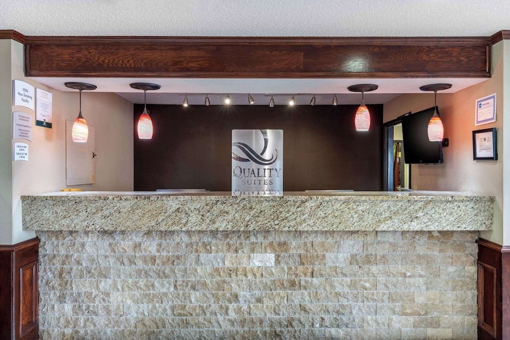 Quality Suites Addison - Dallas 3