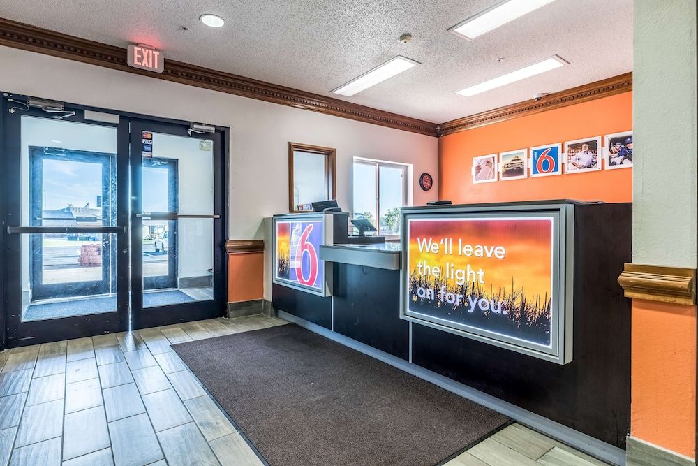 Motel 6 Indianapolis, IN - Southport 2