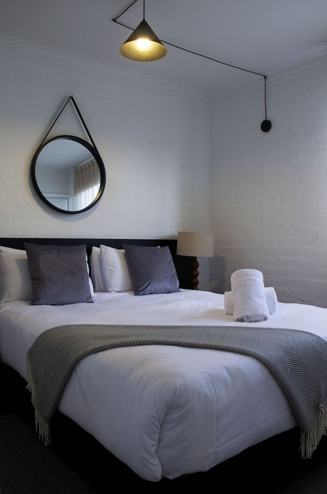 Davis Avenue Apartments 1