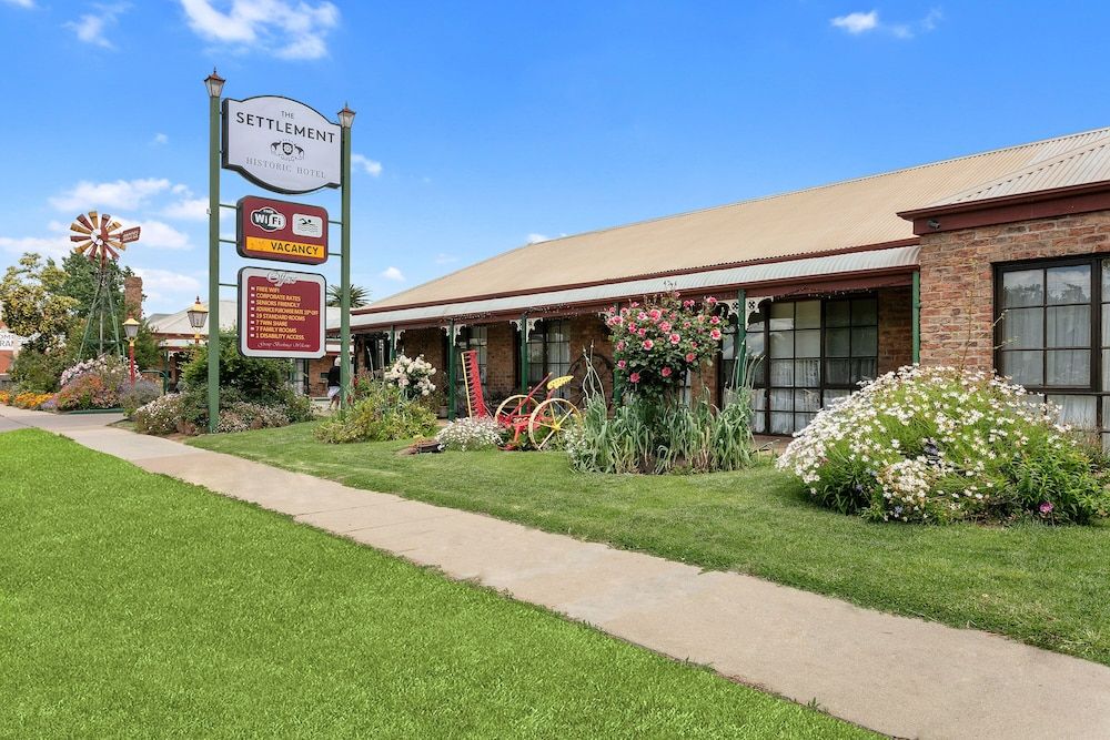 The Settlement Historic Hotel