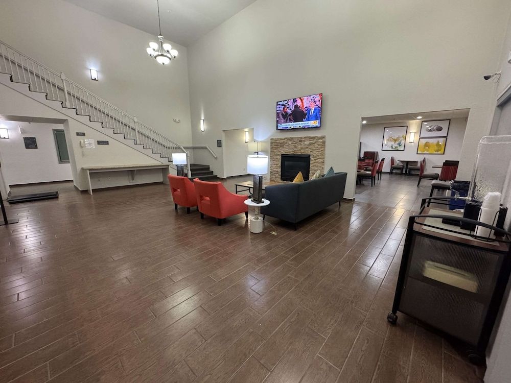 Comfort Suites Omaha 3